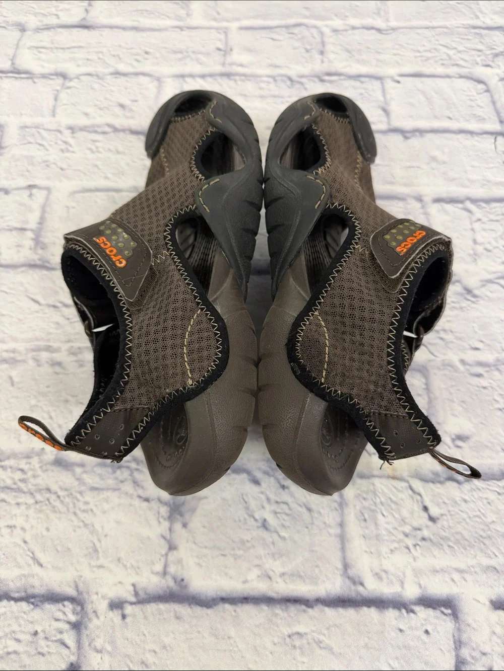 CROCS sz. 8 Swiftwater Mesh Deck Sandals Brown and Black Closed-Toe Water Shoes.